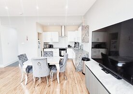 Stylish & Modern 2BR Flat