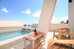 Santorini - Villa - Sleeps 4 - Pool - Parking
