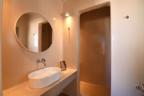 Santorini - Villa - Sleeps 4 - Pool - Parking