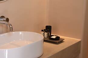 Santorini - Villa - Sleeps 4 - Pool - Parking