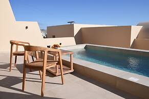 Santorini - Villa - Sleeps 4 - Pool - Parking