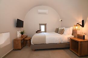 Santorini - Villa - Sleeps 4 - Pool - Parking
