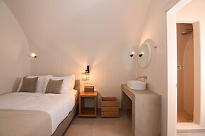 Santorini - Villa - Sleeps 4 - Pool - Parking