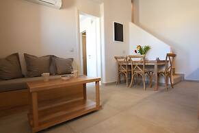 Santorini - Villa - Sleeps 4 - Pool - Parking