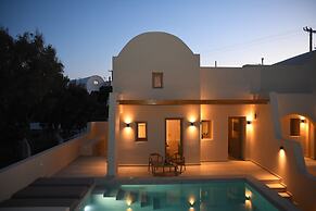 Santorini - Villa - Sleeps 4 - Pool - Parking