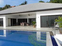 Secluded Villa With Private Pool and Breathtaking Sea Views