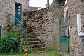 2Br Serra da Estrela Escape-cheese & Wine, Parking