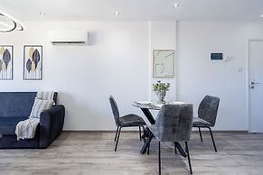 Olympus Stylish 2-BR Apt in Larnaca