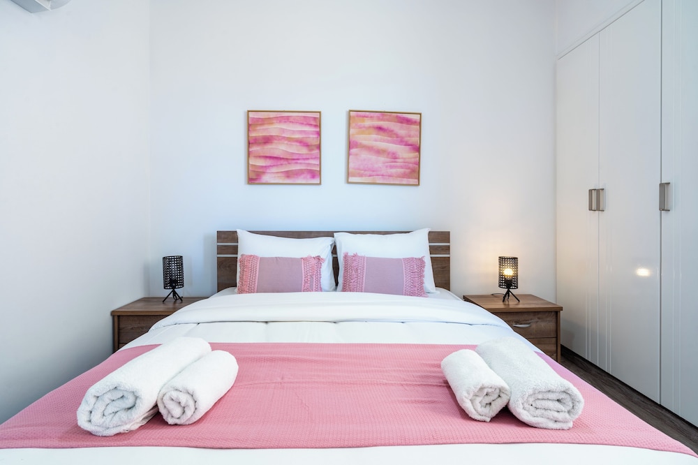 Olympus Stylish 2-BR Apt in Larnaca