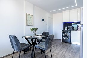 Olympus Stylish 2-BR Apt in Larnaca