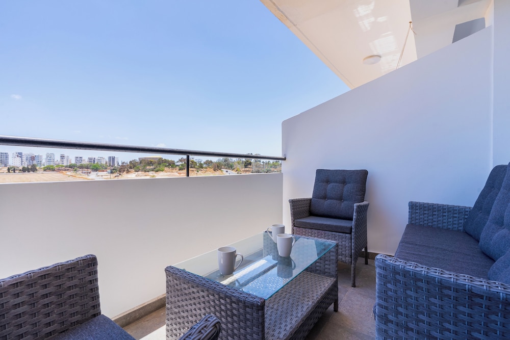 Olympus Stylish 2-BR Apt in Larnaca