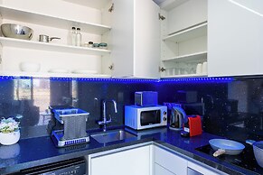 Olympus Stylish 2-BR Apt in Larnaca