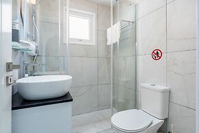 Olympus Stylish 2-BR Apt in Larnaca