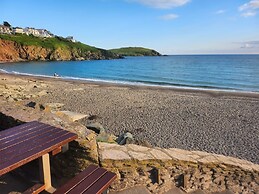 Challaborough bay Caravan, Sleeps 8, pet Friendly