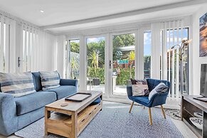 Garden Room With Parking By My Getaways