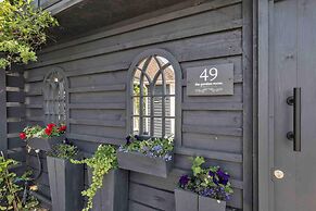 Garden Room With Parking By My Getaways