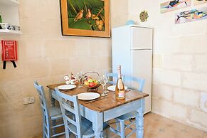 A Cosy Nest Overlooking The Sea