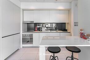 Manzil-1BR Apartment with Skyline Views