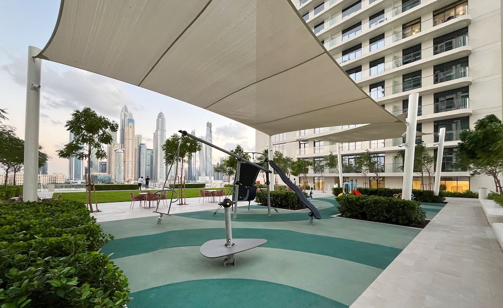 Manzil - Stylish 1BR in Emaar Beachfront