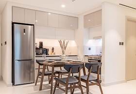 Manzil - Stylish 1BR in Emaar Beachfront
