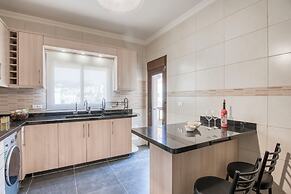 Vinyl 3-Bedroom Apartment in Zouk Mikael