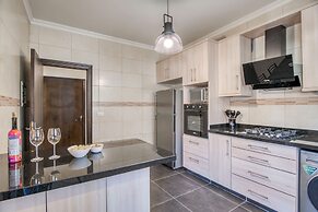 Vinyl 3-Bedroom Apartment in Zouk Mikael