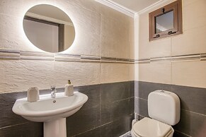 Vinyl 3-Bedroom Apartment in Zouk Mikael