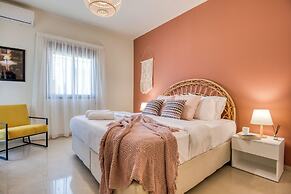 Vinyl 3-Bedroom Apartment in Zouk Mikael
