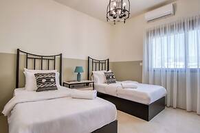 Vinyl 3-Bedroom Apartment in Zouk Mikael