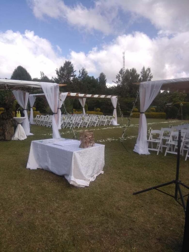 Lee Njiru Resort