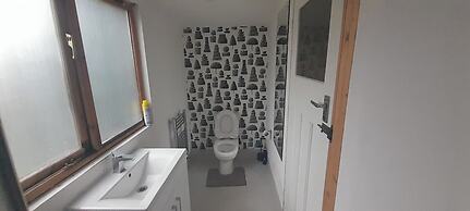 4 Guests - Pet Friendly - 13 min to the Beach