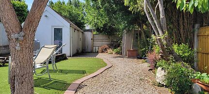 4 Guests - Pet Friendly - 13 min to the Beach