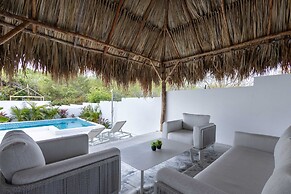 NEW Tropical Getaway With BBQ Pool