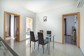 Seabreeze Apartments With Jacuzzi