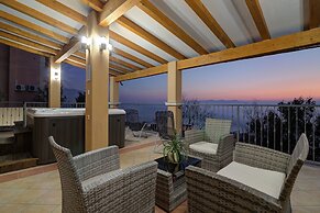 Seabreeze Apartments With Jacuzzi