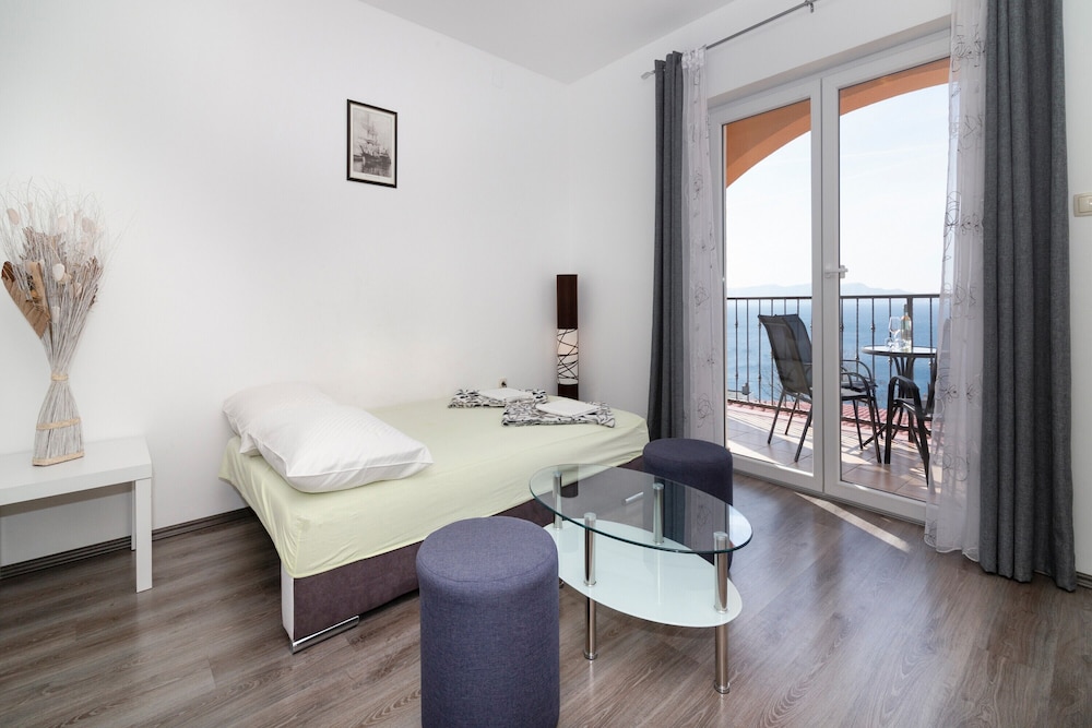 Seabreeze Apartments With Jacuzzi