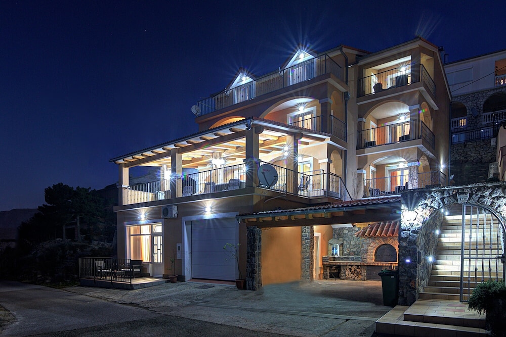 Seabreeze Apartments With Jacuzzi