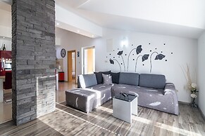 Seabreeze Apartments With Jacuzzi