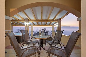 Seabreeze Apartments With Jacuzzi