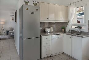 Phaedrus Living: Seaview Hilltop Maisonette