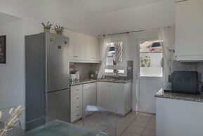 Phaedrus Living: Seaview Hilltop Maisonette