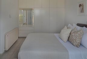 Phaedrus Living: Seaview Hilltop Maisonette