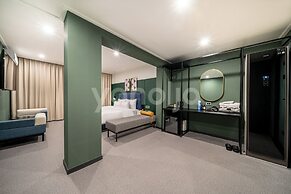 BROWN-DOT HOTEL
