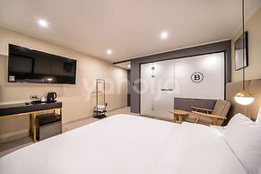 BROWN-DOT HOTEL