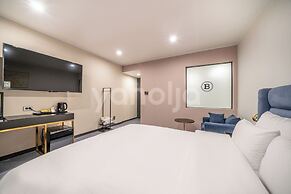 BROWN-DOT HOTEL