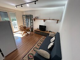 Flora - Modern Rooftop Apartment With Balcony