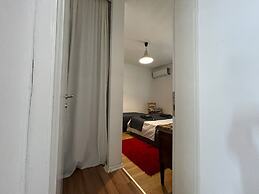 Flora - Modern Rooftop Apartment With Balcony