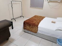 Q Economiy Hotel