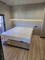 MEYDE PLUS SUITES