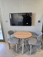MEYDE PLUS SUITES